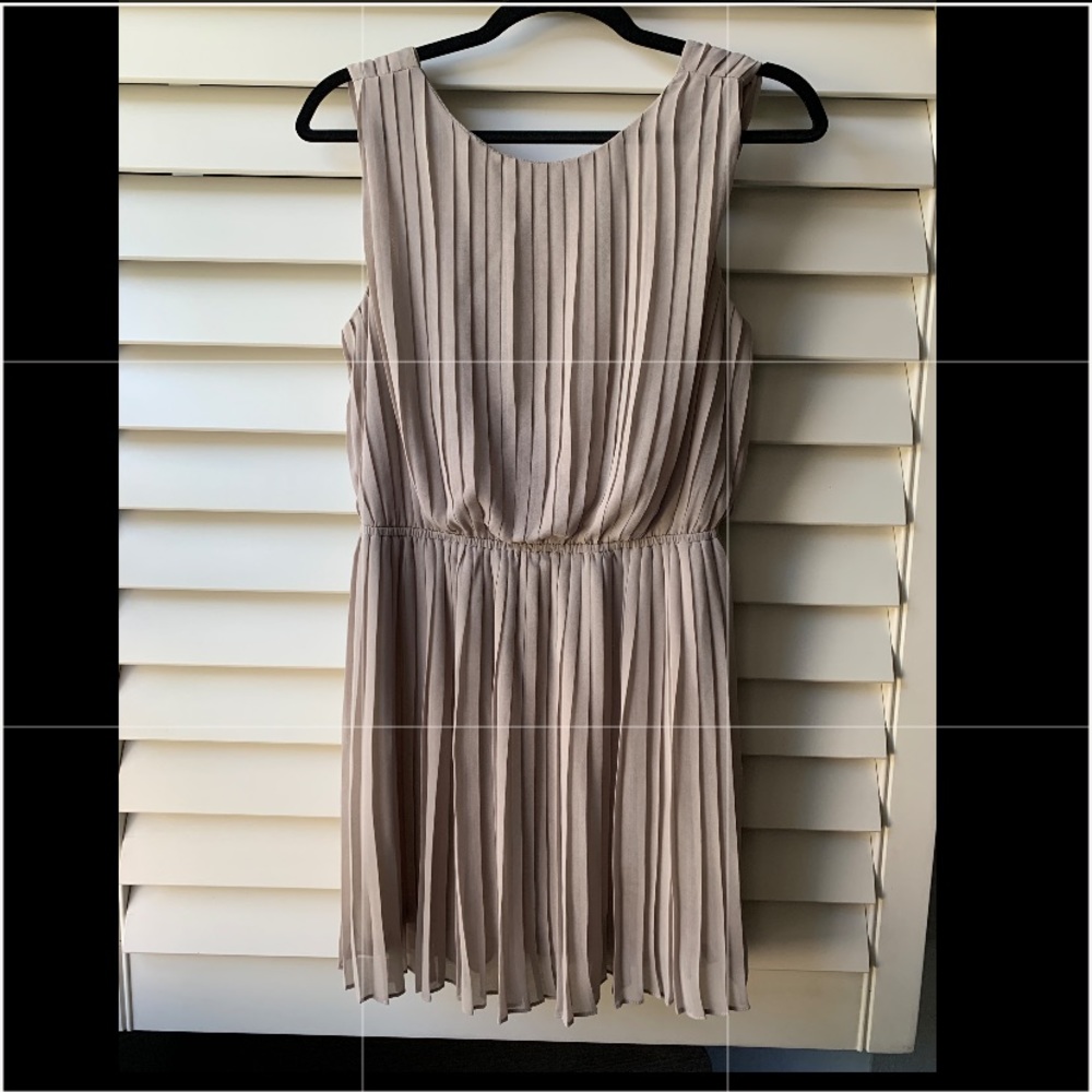 Lush pleated dress